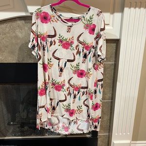 Flowy top, beautiful color, new without tags, large